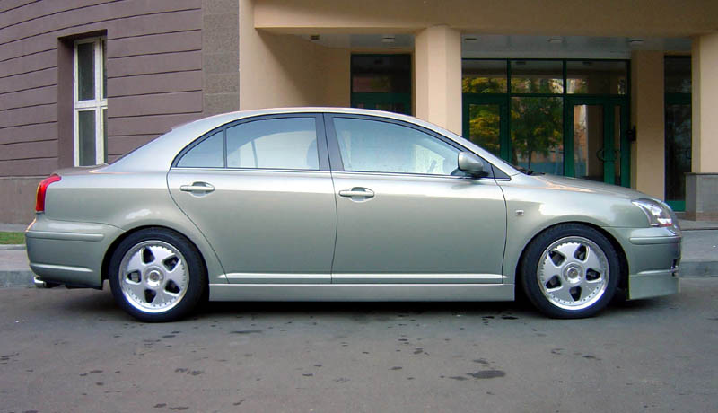 Toyota Avensis rays r17